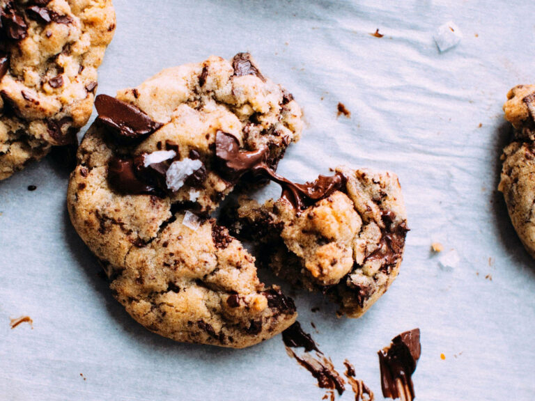 🍪 The Perfect Chocolate Chip Cookie: Crispy Edges, Chewy Centers, Pure Bliss
