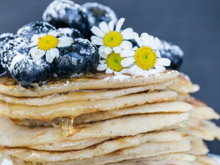 🫐 Blueberry Buttermilk Pancakes: Fluffy, Golden, and Bursting with Flavor